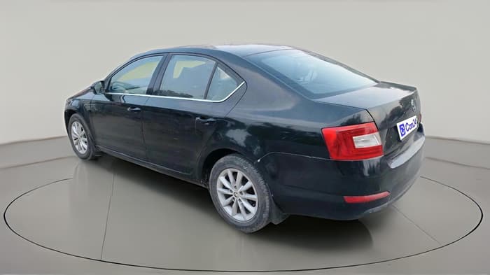 2013 Skoda Octavia ELEGANCE 2.0 TDI AT, Diesel, Automatic, 1,15,237 km, exterior