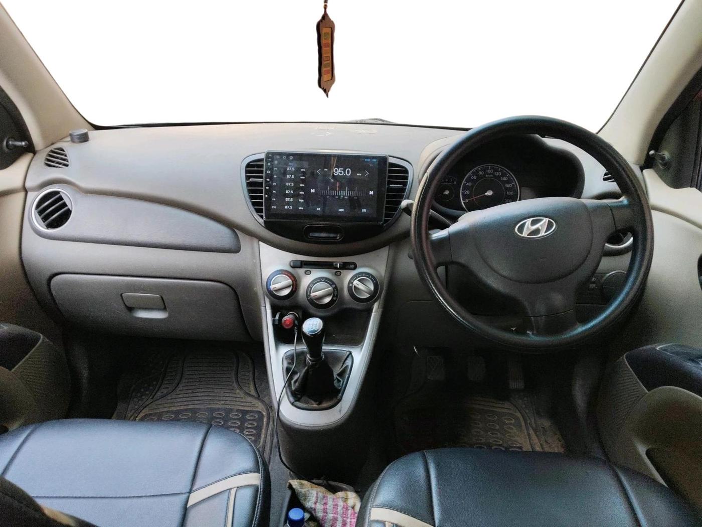 2013 Hyundai i10 ERA 1.1, Petrol, Manual, 1,03,201 km, interior