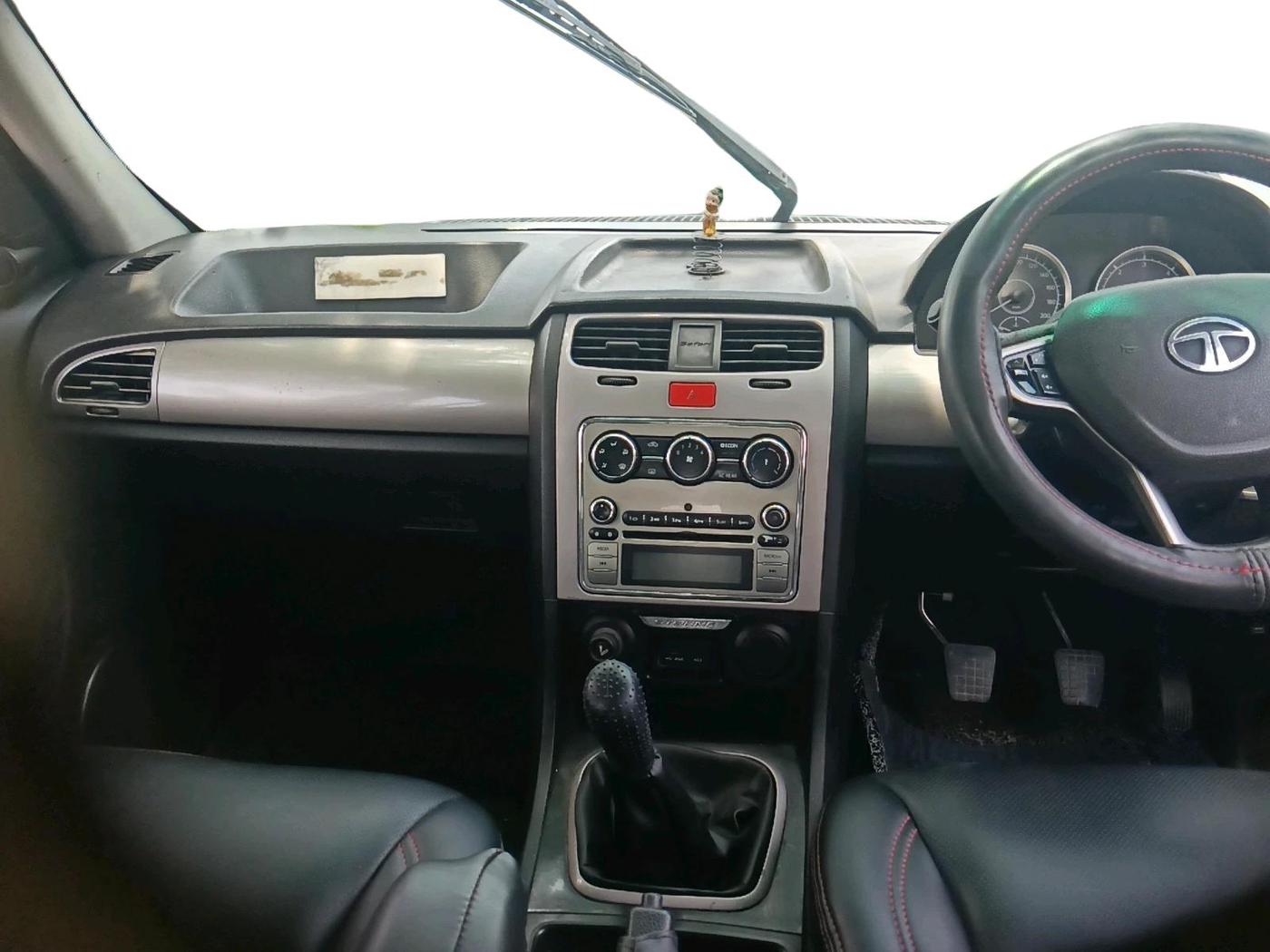 2016 Tata Safari Storme 2.2 EX 4X2, Diesel, Manual, 1,26,135 km, interior