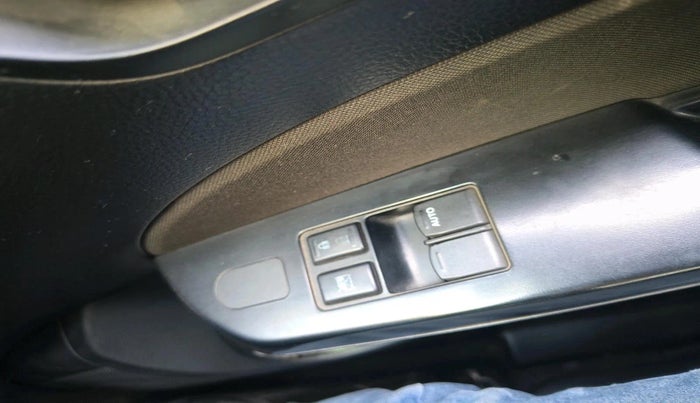 2015 Maruti Swift LXI (O), Petrol, Manual, 46,647 km, interior