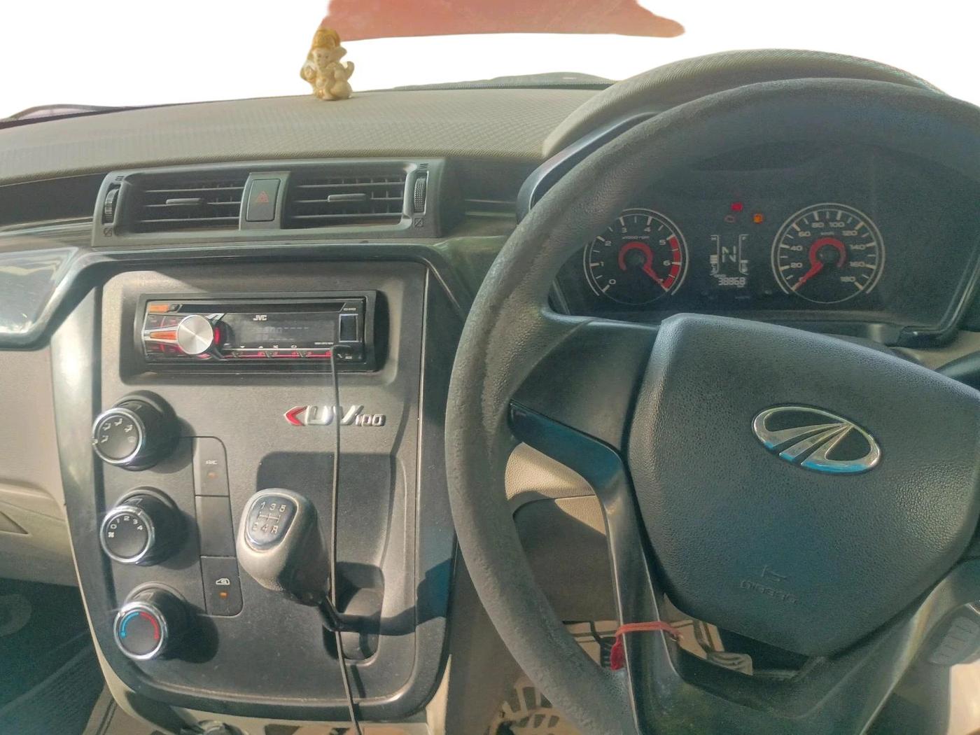 2016 Mahindra Kuv100 K4 PLUS 6 STR, CNG, Manual, 38,869 km, interior