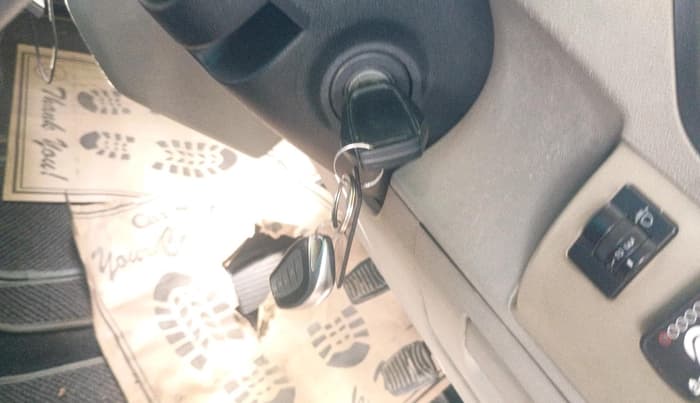 2016 Mahindra Kuv100 K4 PLUS 6 STR, CNG, Manual, 38,869 km, interior