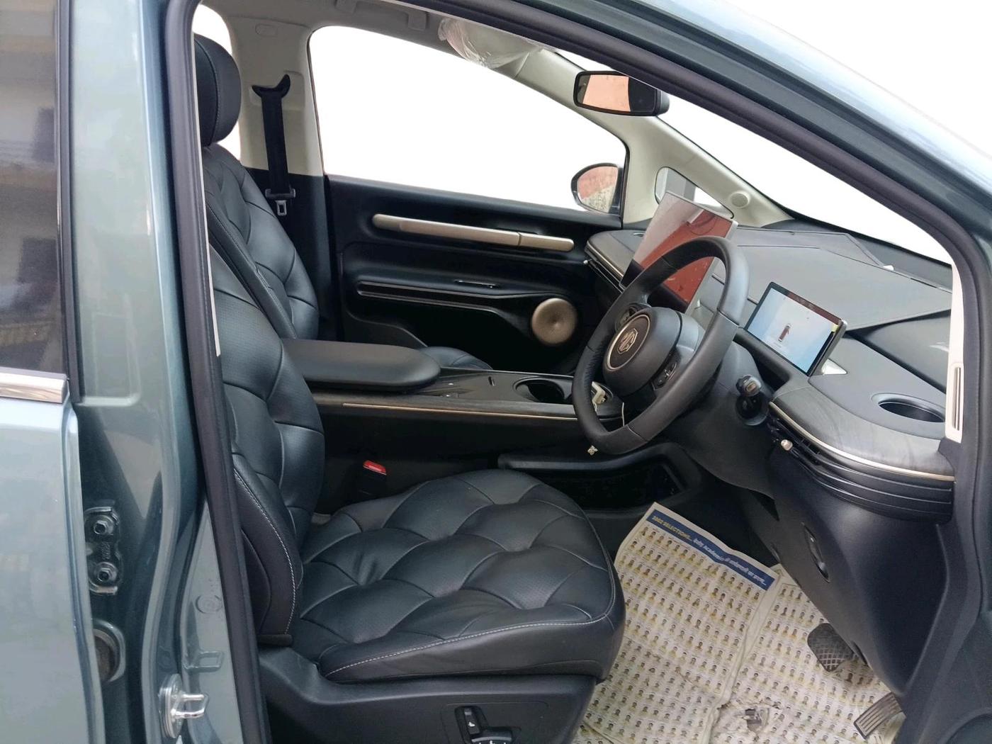 2025 MG Windsor EV Essence, Electric, Automatic, 25,605 km, interior