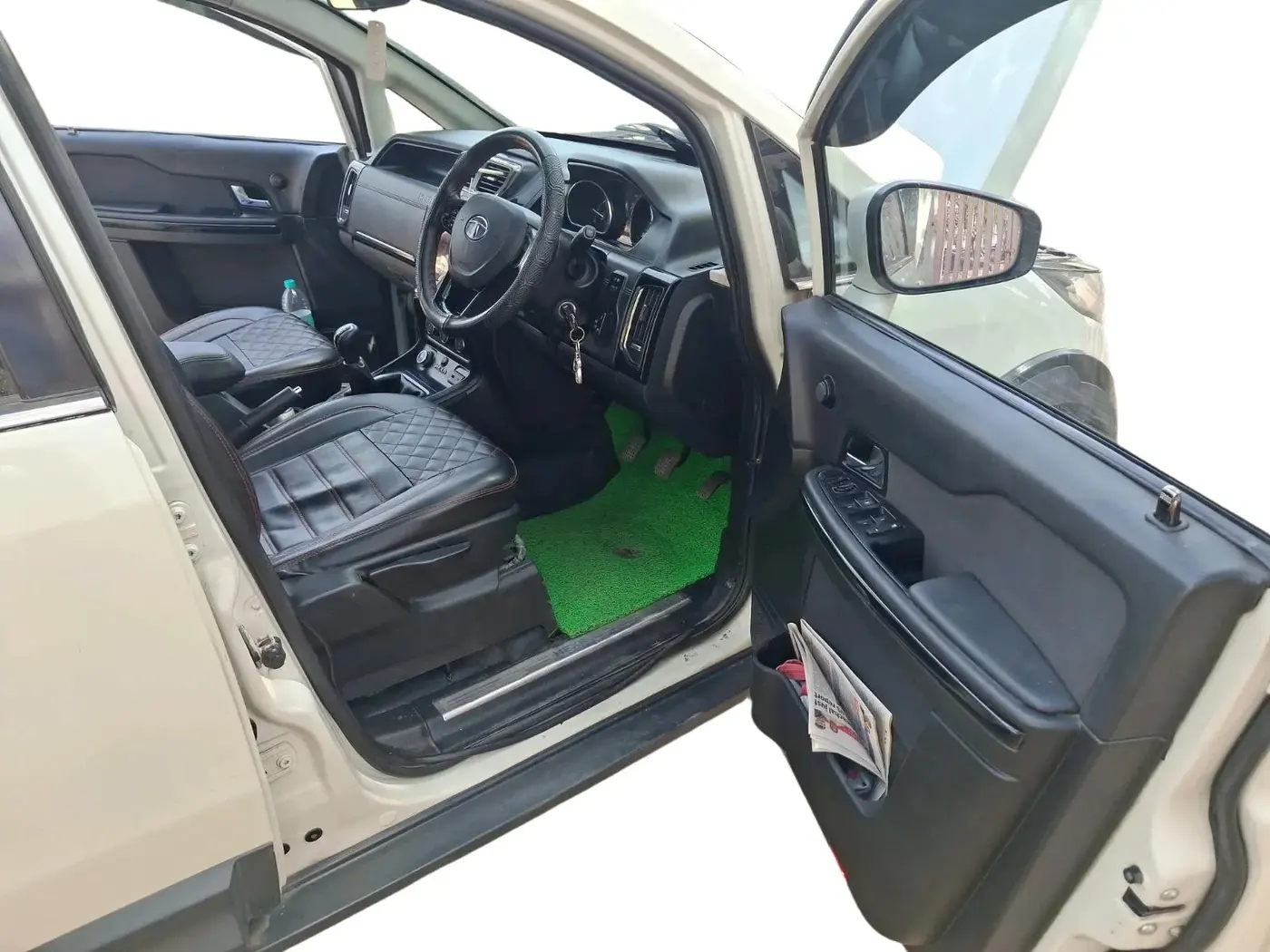 2018 Tata Hexa XE 4X2 7 STR, Diesel, Manual, 68,800 km, interior