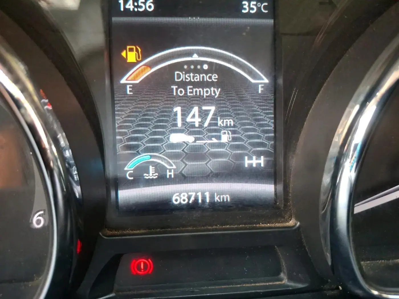 2018 Tata Hexa XE 4X2 7 STR, Diesel, Manual, 68,800 km, interior