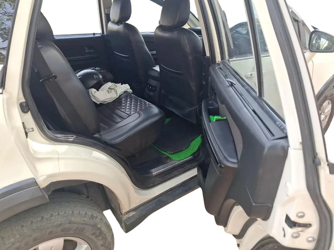 2018 Tata Hexa XE 4X2 7 STR, Diesel, Manual, 68,800 km, interior