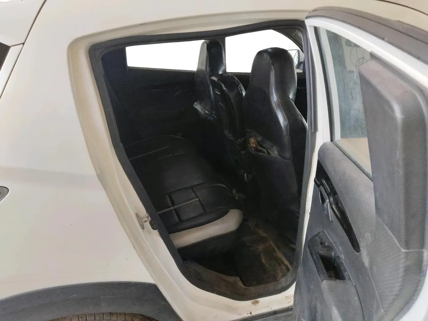 2017 Mahindra KUV 100 NXT K8 D 6 STR, Diesel, Manual, 1,07,596 km, interior
