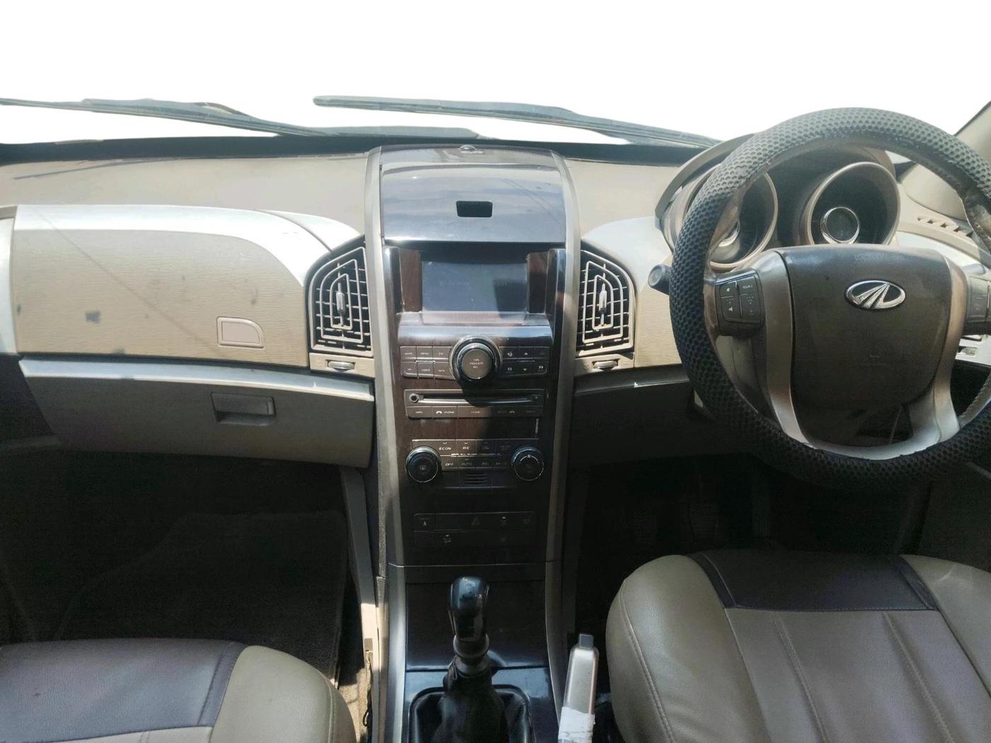 2012 Mahindra XUV500 W8, Diesel, Manual, 4,72,237 km, interior