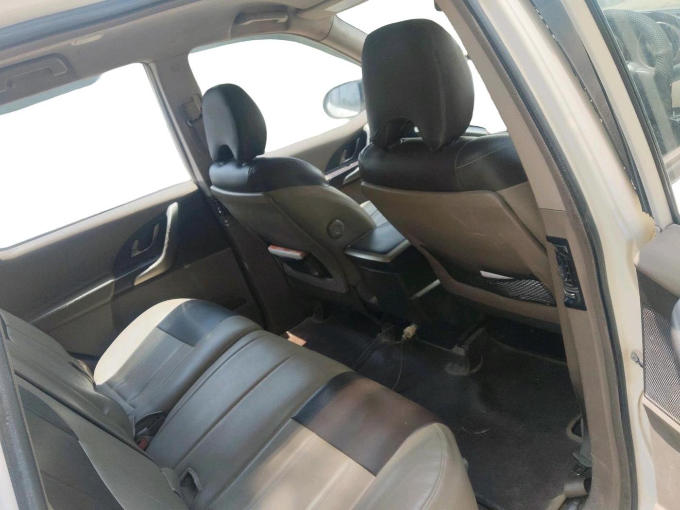 2012 Mahindra XUV500 W8, Diesel, Manual, 4,72,237 km, interior