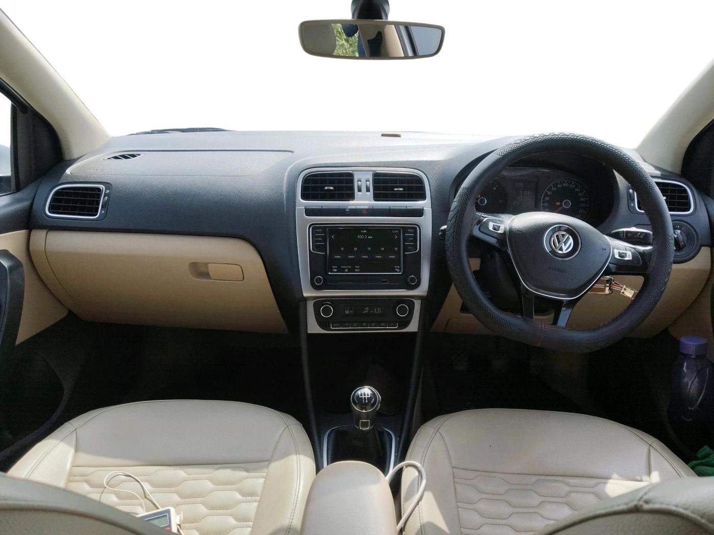 2018 Volkswagen Ameo HIGHLINE PLUS 1.5L 16 ALLOY, Diesel, Manual, 1,62,184 km, interior