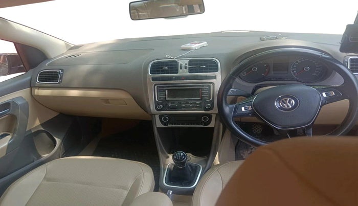 2015 Volkswagen Vento HIGHLINE 1.6 MPI, Petrol, Manual, 52,721 km, interior