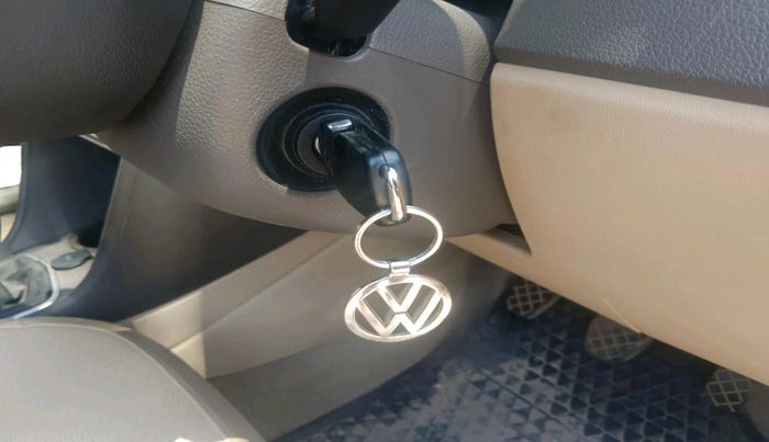2015 Volkswagen Vento HIGHLINE 1.6 MPI, Petrol, Manual, 52,721 km, interior