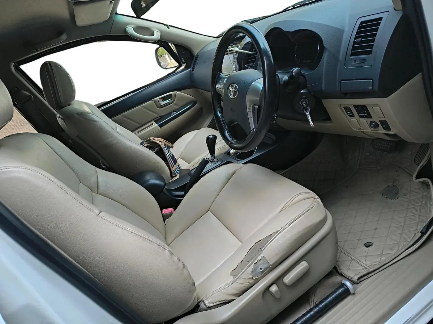 2014 Toyota Fortuner 3.0 4X2 AT, Diesel, Automatic, 2,66,086 km, interior