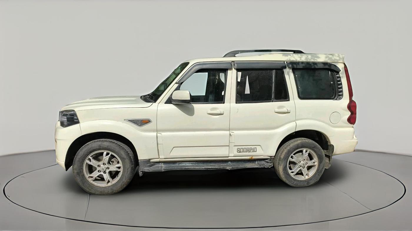 2015 Mahindra Scorpio S6 PLUS, Diesel, Manual, 93,272 km, exterior