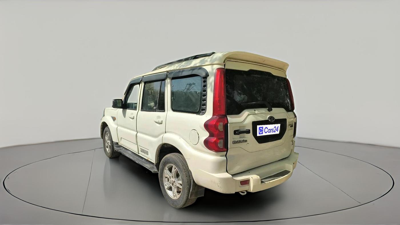 2015 Mahindra Scorpio S6 PLUS, Diesel, Manual, 93,272 km, exterior