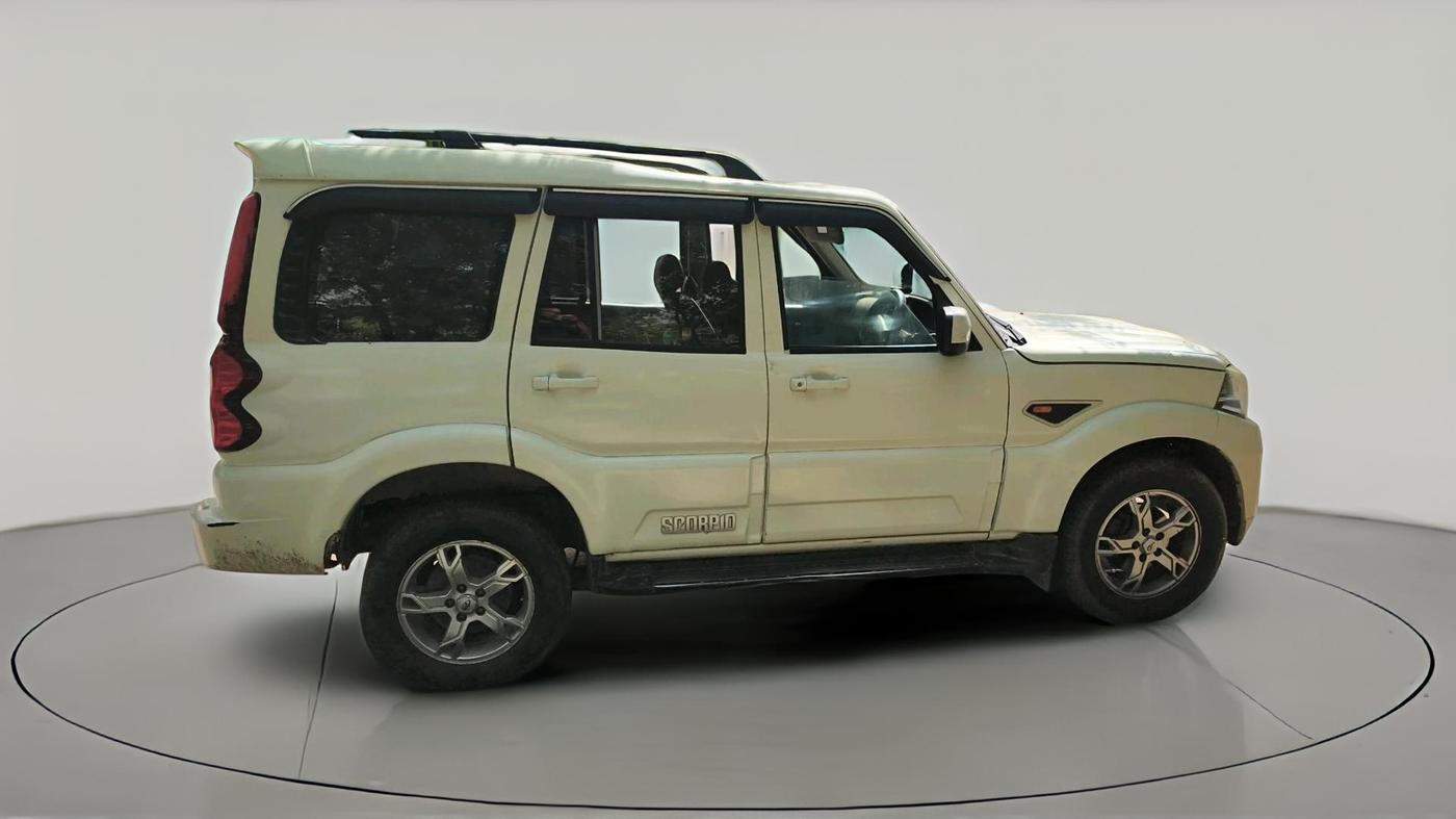 2015 Mahindra Scorpio S6 PLUS, Diesel, Manual, 93,272 km, exterior