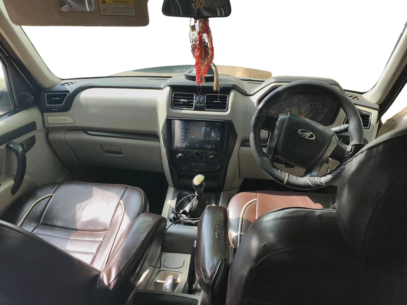 2015 Mahindra Scorpio S6 PLUS, Diesel, Manual, 93,272 km, interior