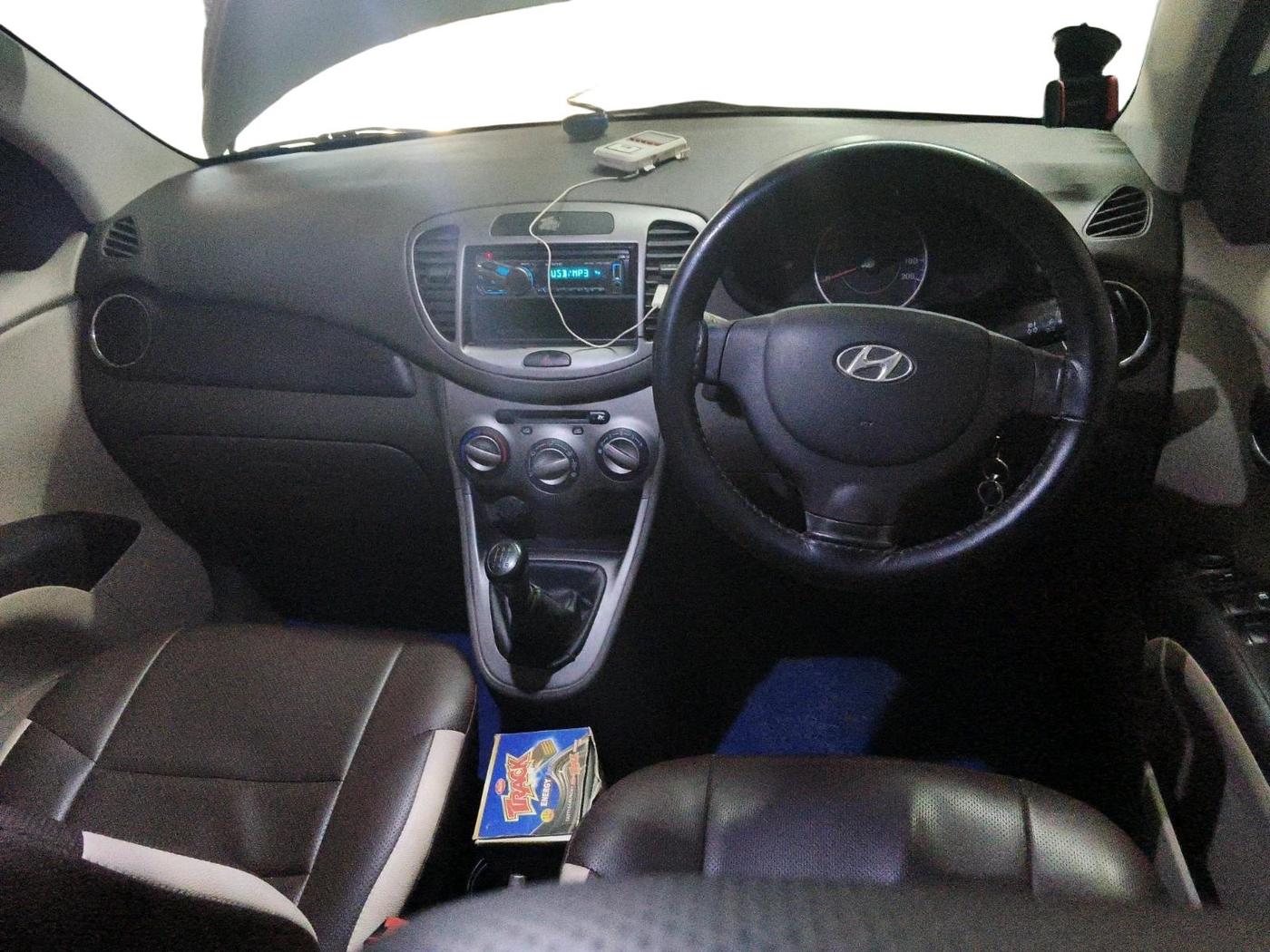 2013 Hyundai i10 MAGNA 1.2, Petrol, Manual, 62,640 km, interior