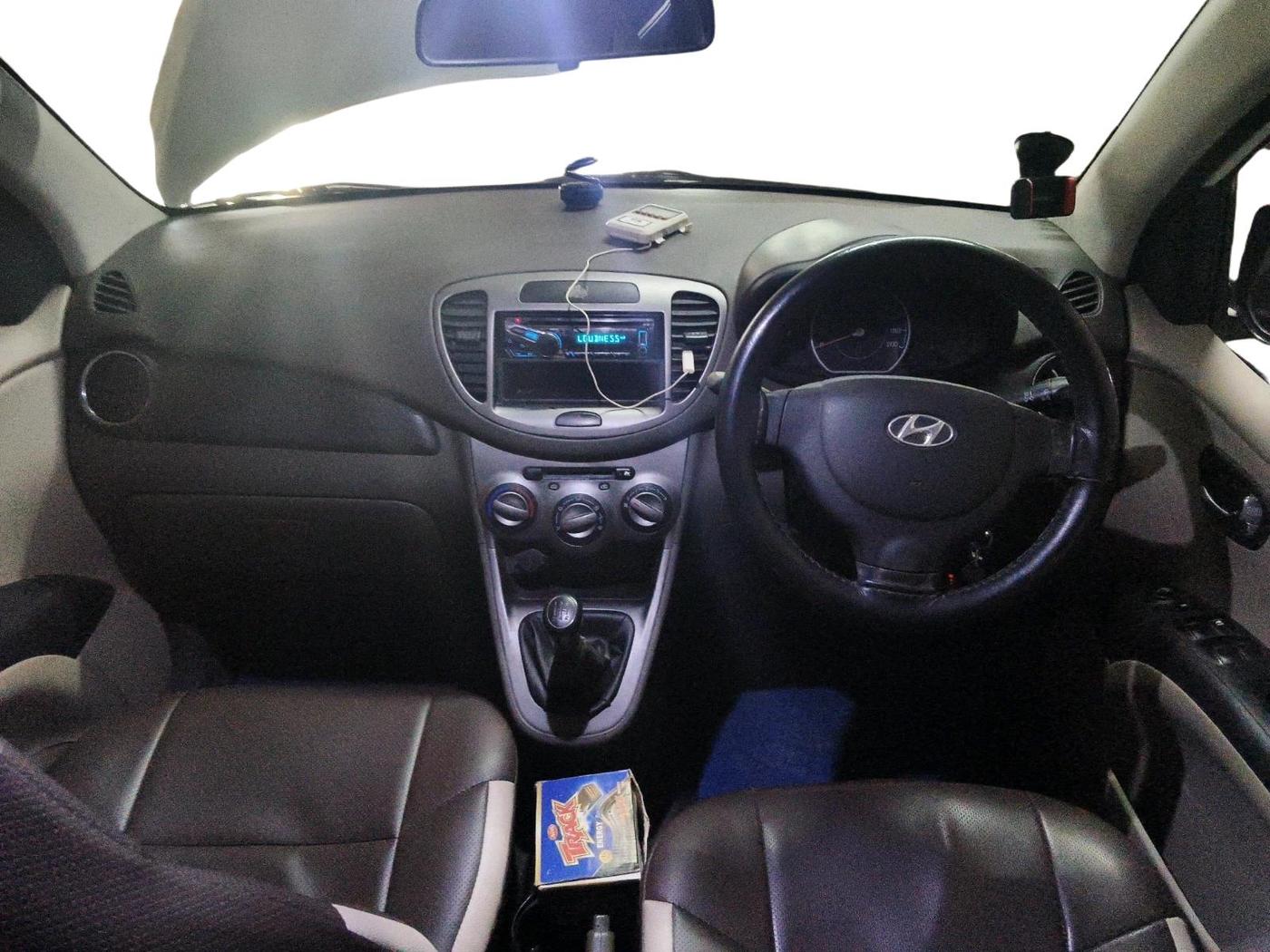 2013 Hyundai i10 MAGNA 1.2, Petrol, Manual, 62,640 km, interior