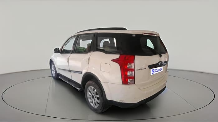 2017 Mahindra XUV500 W10, Diesel, Manual, 2,52,253 km, exterior