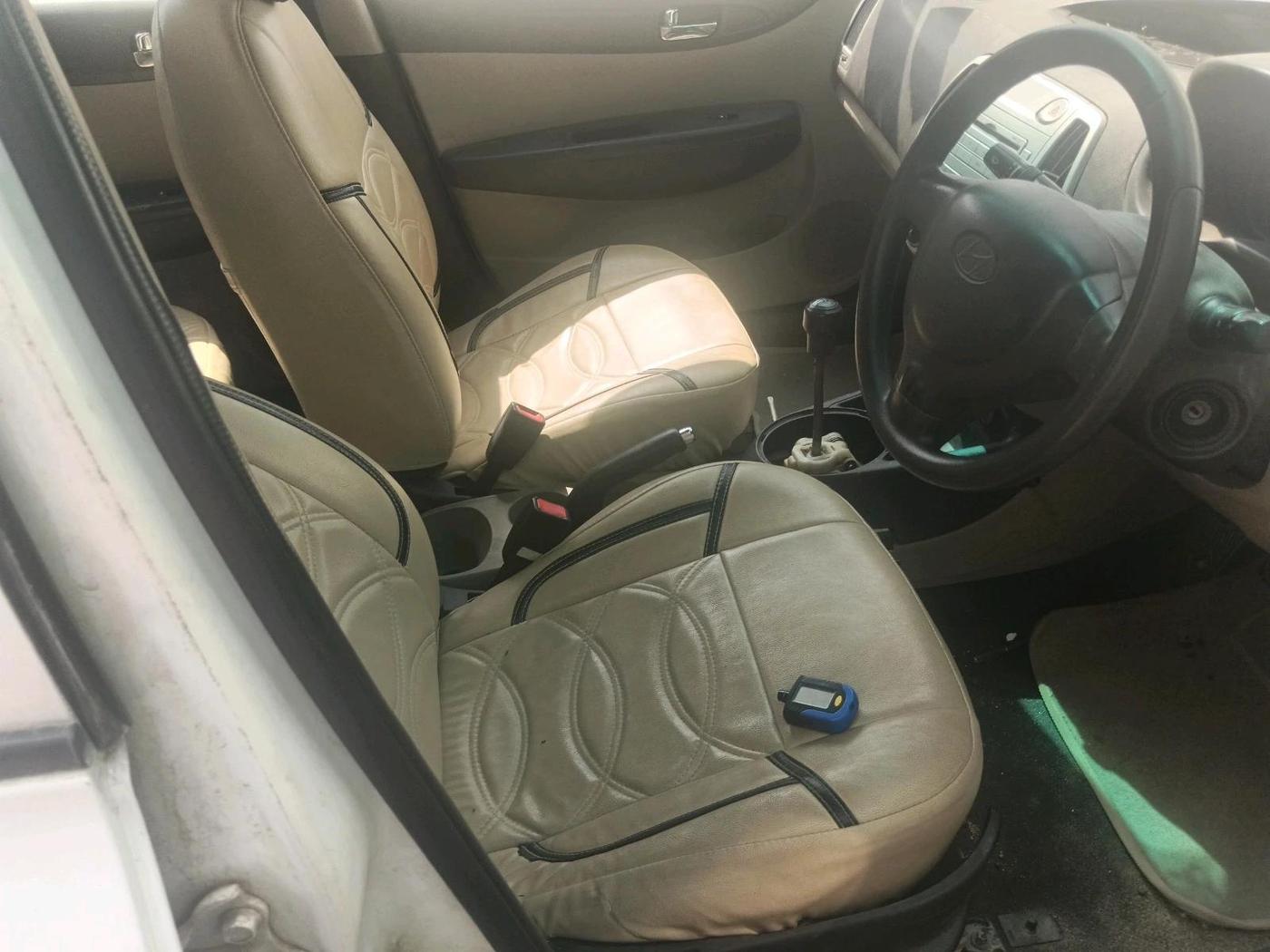 2011 Hyundai i20 MAGNA 1.2, Petrol, Manual, 1,00,000 km, interior