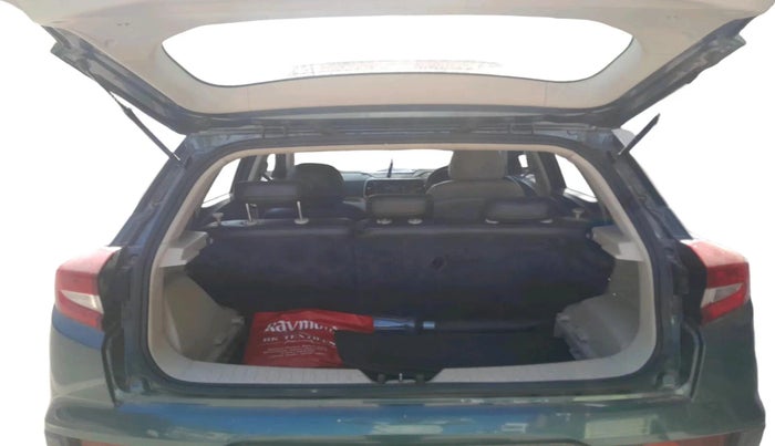 2022 Mahindra XUV300 W8 (O) 1.2 PETROL, Petrol, Manual, 1,16,890 km, exterior