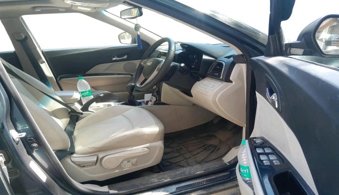2022 Mahindra XUV300 W8 (O) 1.2 PETROL, Petrol, Manual, 1,16,890 km, interior