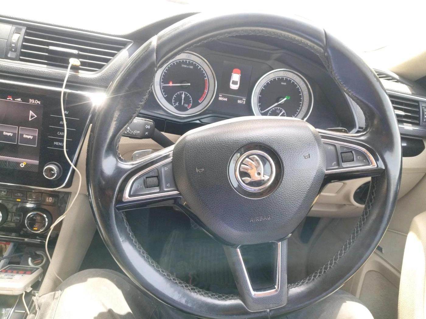 2017 Skoda Superb L&K 1.8 TSI AT, Petrol, Automatic, 88,544 km, interior