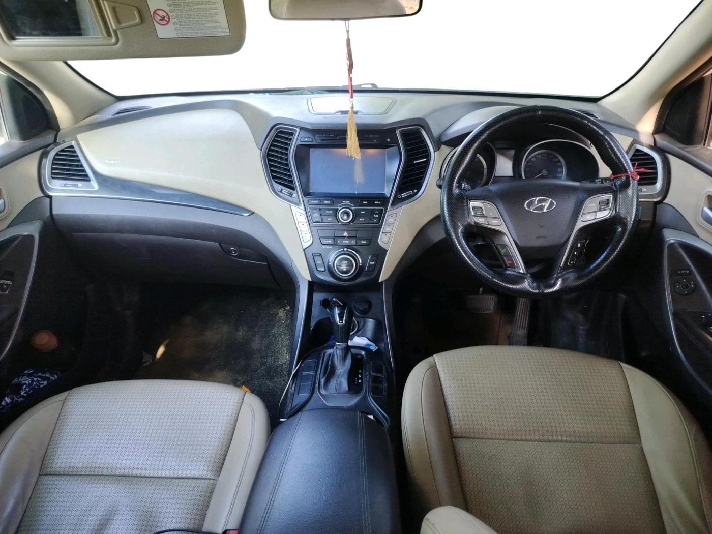 2015 Hyundai Santa Fe 2 WD AT, Diesel, Automatic, 1,15,498 km, interior