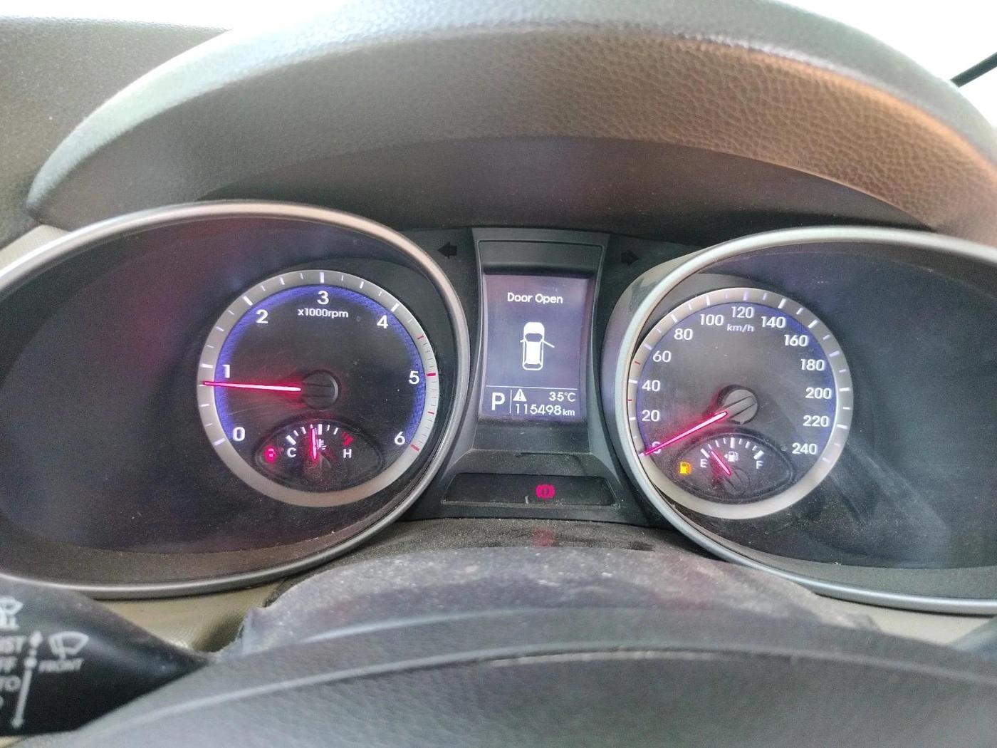 2015 Hyundai Santa Fe 2 WD AT, Diesel, Automatic, 1,15,498 km, interior