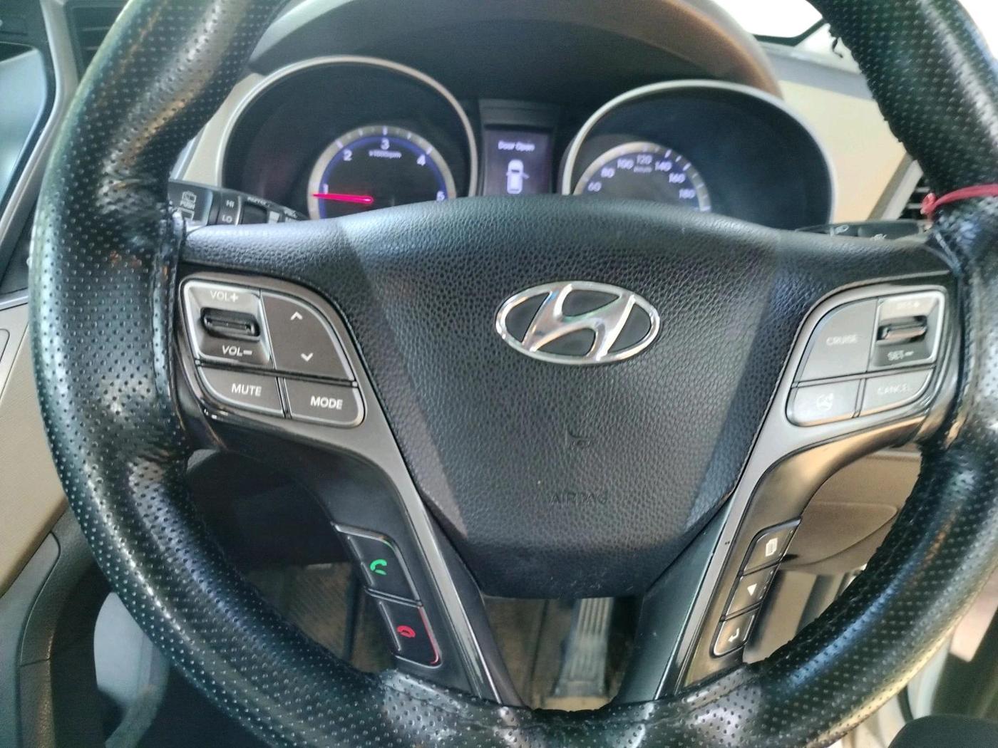 2015 Hyundai Santa Fe 2 WD AT, Diesel, Automatic, 1,15,498 km, interior