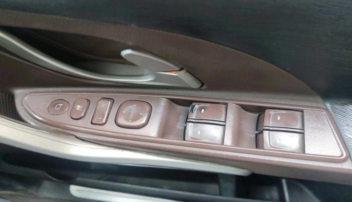 2013 Mahindra XUV500 W8, Diesel, Manual, 3,28,219 km, interior