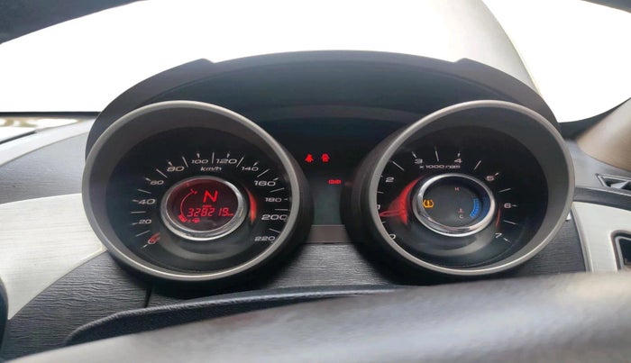 2013 Mahindra XUV500 W8, Diesel, Manual, 3,28,219 km, interior