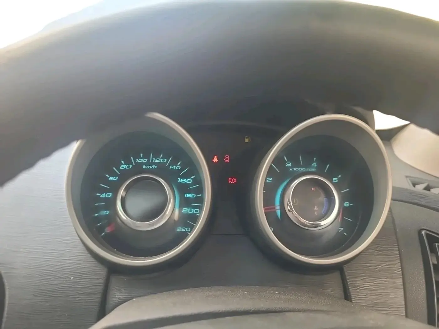 2016 Mahindra XUV500 W10, Diesel, Manual, 1,70,001 km, interior