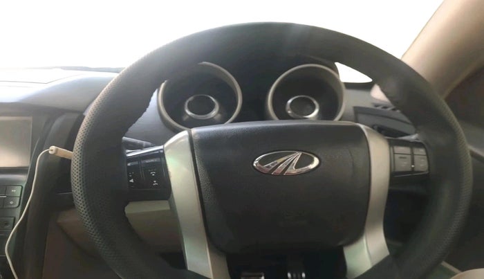2016 Mahindra XUV500 W10, Diesel, Manual, 1,70,001 km, interior