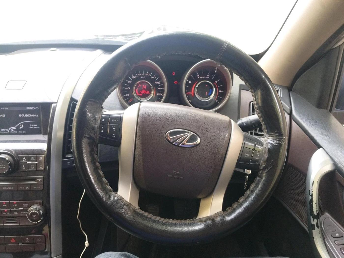 2015 Mahindra XUV500 W6, Diesel, Manual, 1,48,860 km, interior