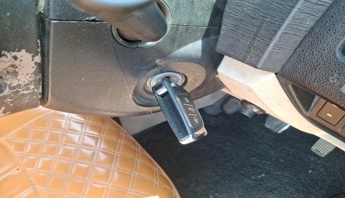 2015 Mahindra XUV500 W8, Diesel, Manual, 92,139 km, interior