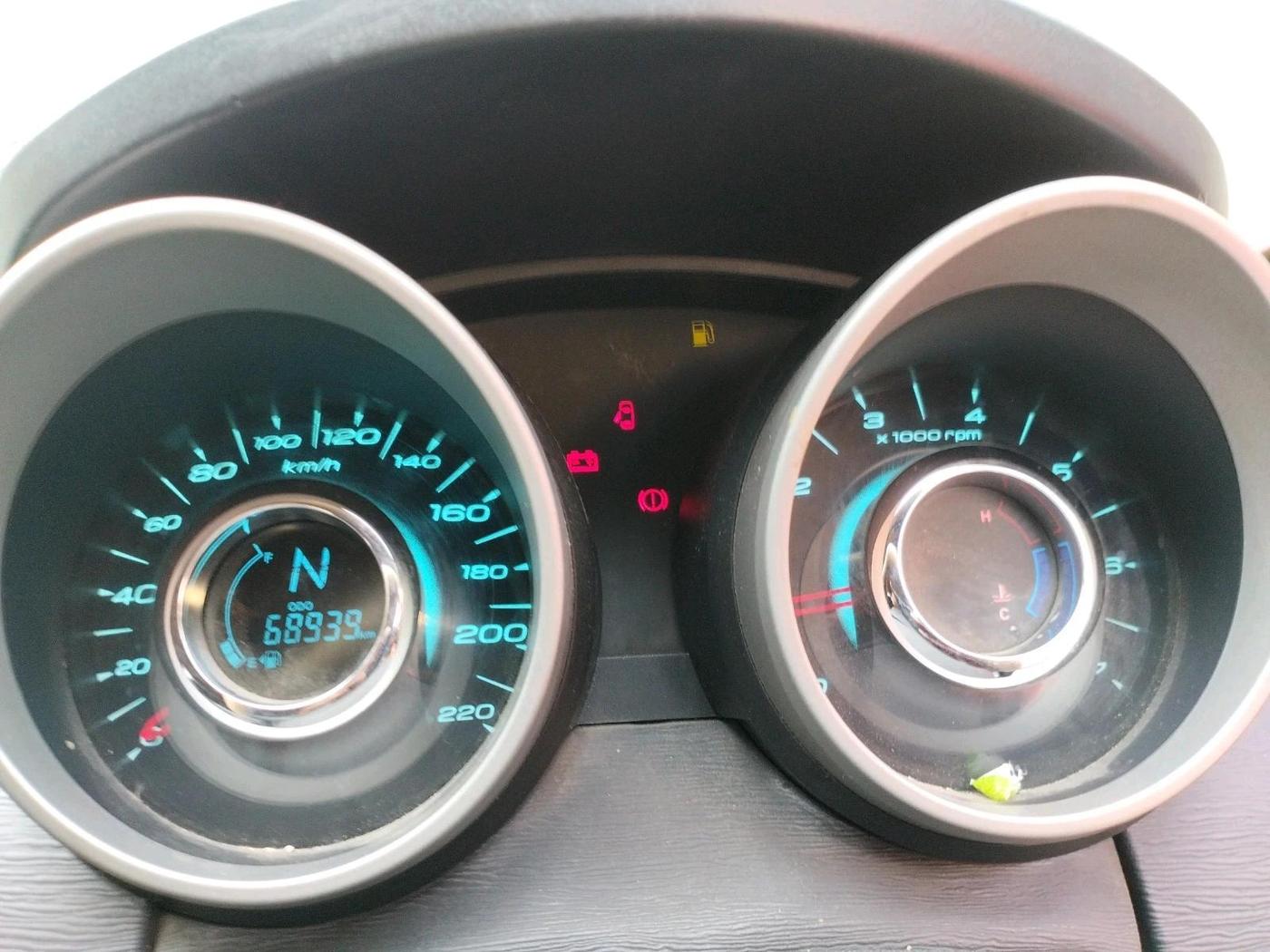 2016 Mahindra XUV500 W6, Diesel, Manual, 68,939 km, interior