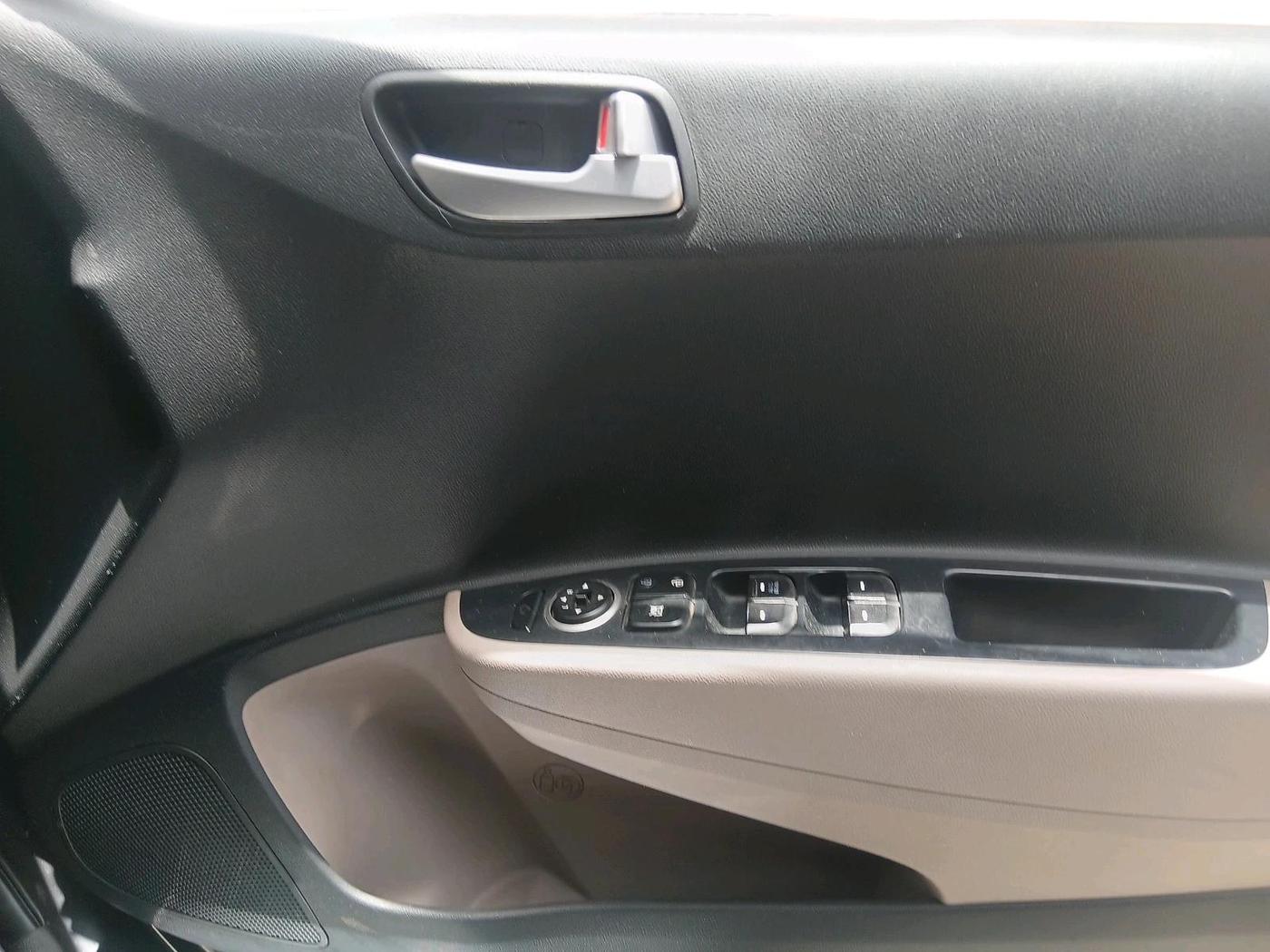 2018 Hyundai Grand i10 SPORTZ AT 1.2 KAPPA VTVT, Petrol, Automatic, 51,503 km, interior