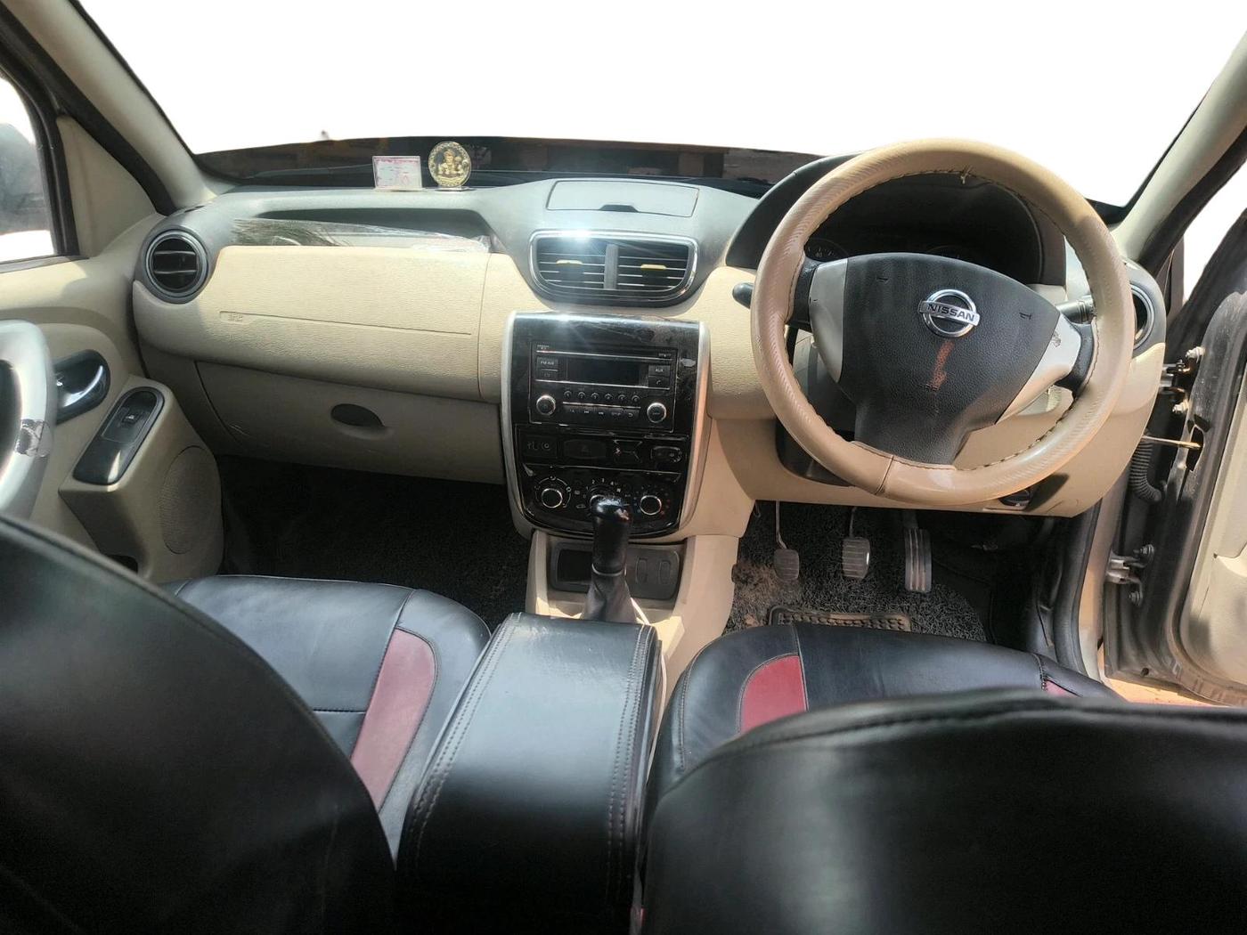 2015 Nissan Terrano XL (D), Diesel, Manual, 1,37,387 km, interior