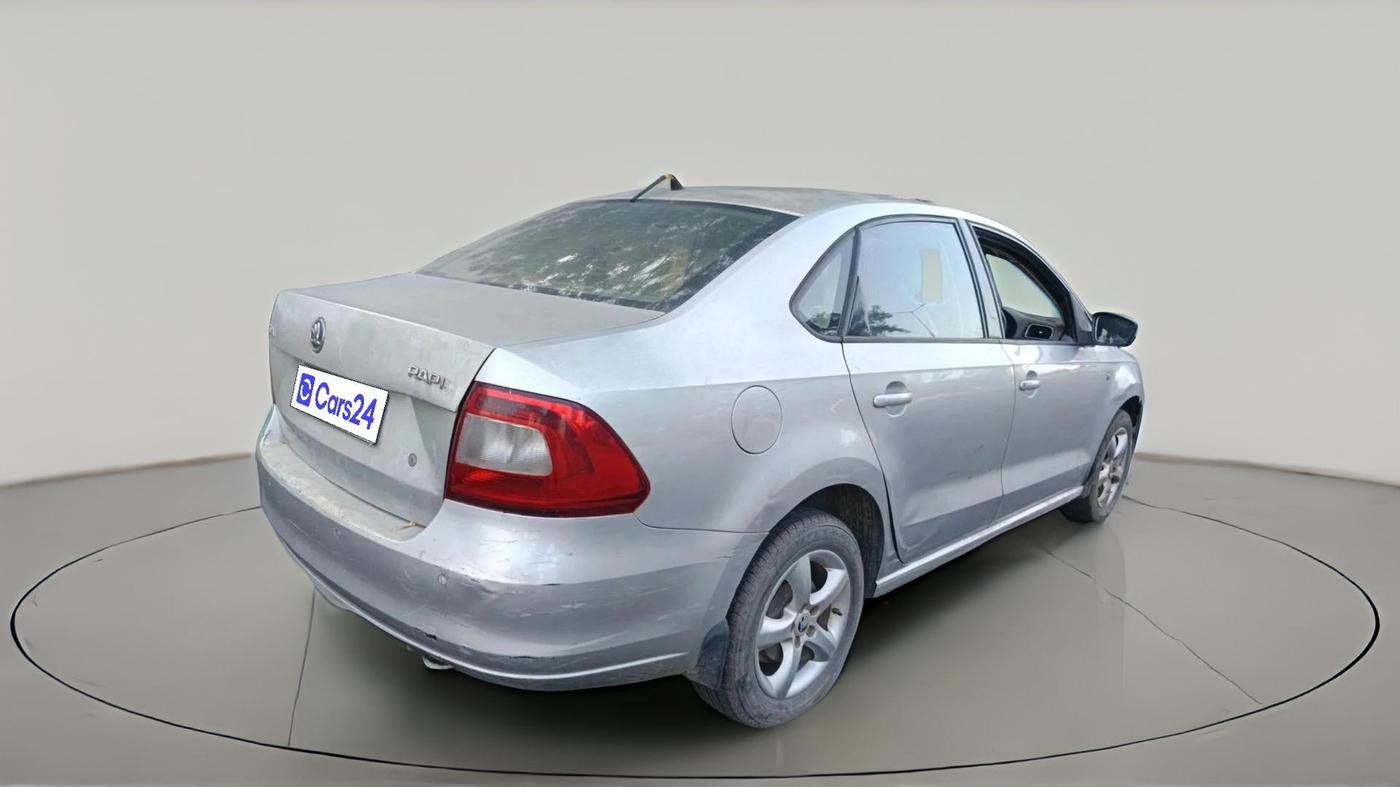 2015 Skoda Rapid 1.5 TDI CR AMBITION PLUS, Diesel, Manual, 1,66,796 km, exterior