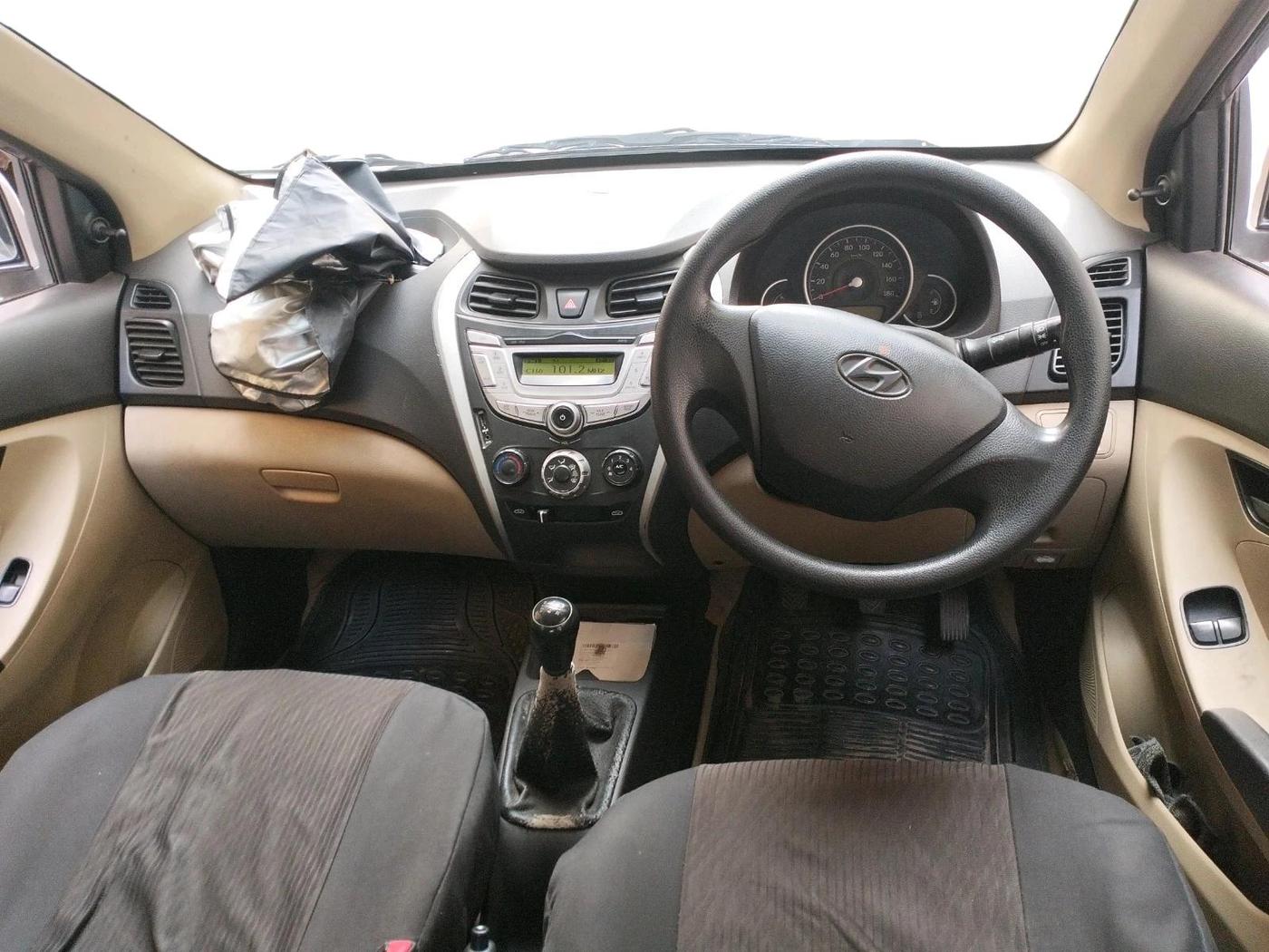 2017 Hyundai Eon MAGNA +, Petrol, Manual, 1,12,865 km, interior