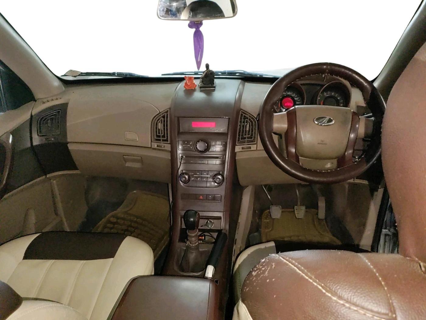 2014 Mahindra XUV500 W4, Diesel, Manual, 1,81,333 km, interior