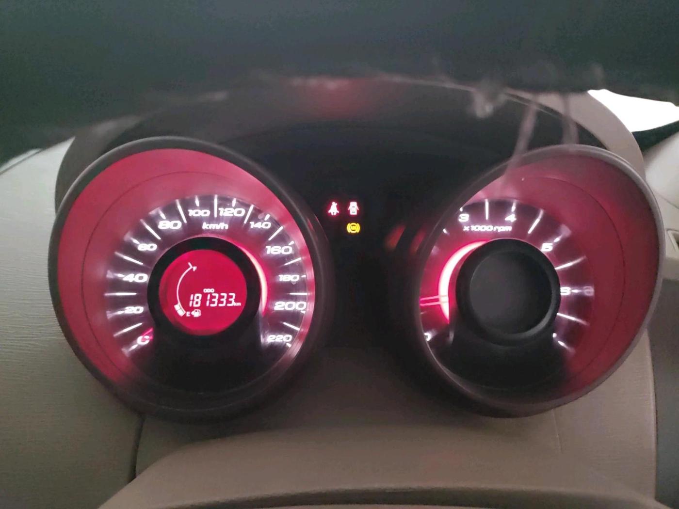 2014 Mahindra XUV500 W4, Diesel, Manual, 1,81,333 km, interior