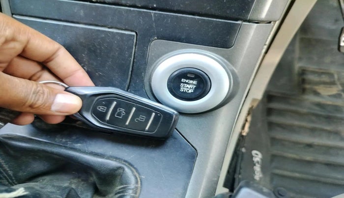 2016 Mahindra XUV500 W10 1.99, Diesel, Manual, 1,35,582 km, interior