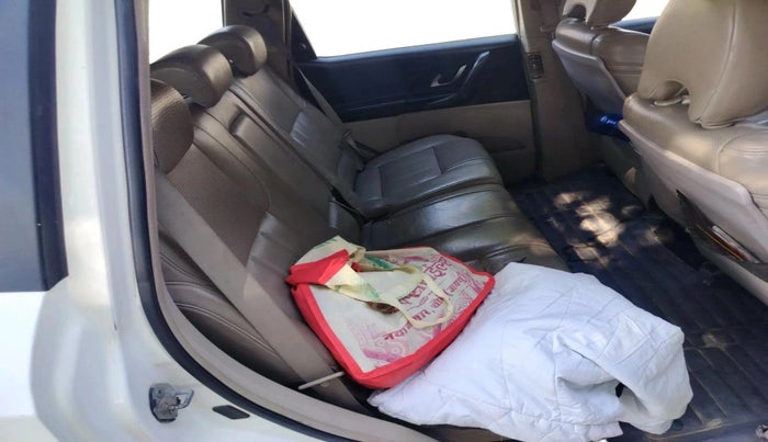 2016 Mahindra XUV500 W10 1.99, Diesel, Manual, 1,35,582 km, interior