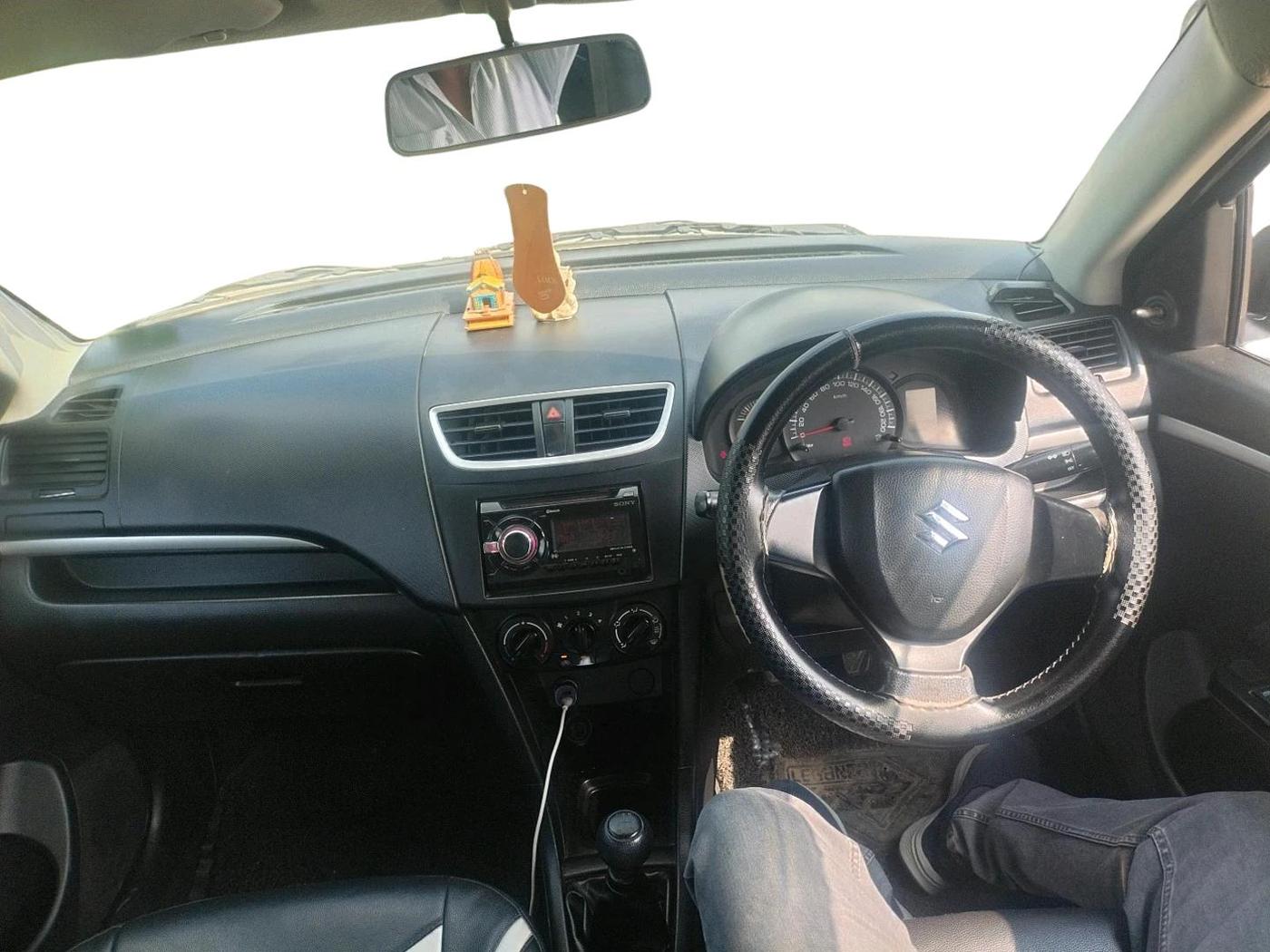 2015 Maruti Swift LXI (O), Petrol, Manual, 1,38,348 km, interior