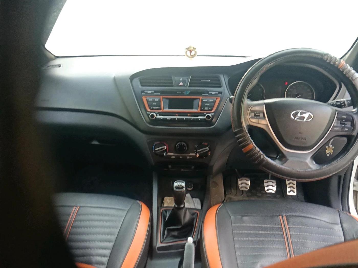 2016 Hyundai i20 Active 1.2 S, Petrol, Manual, 1,35,114 km, interior
