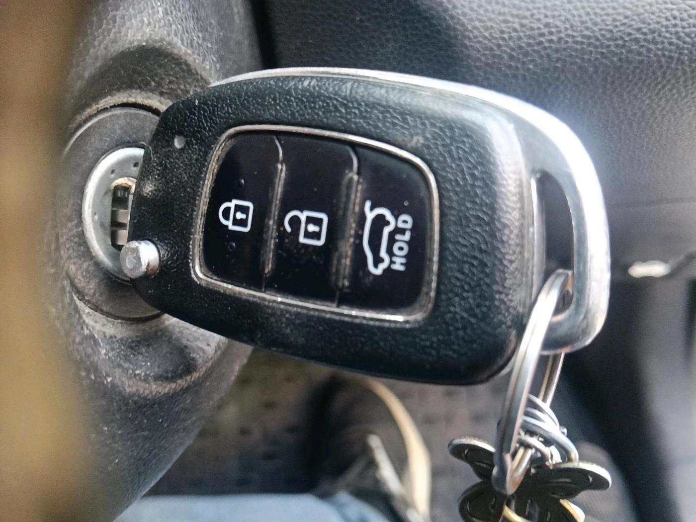 2016 Hyundai i20 Active 1.2 S, Petrol, Manual, 1,35,114 km, interior