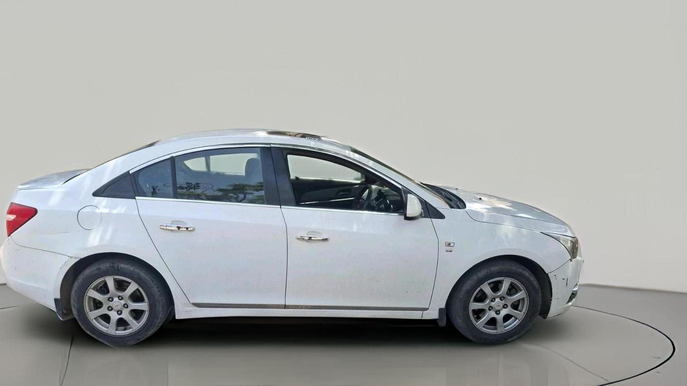 2013 Chevrolet Cruze LTZ AT, Diesel, Automatic, 1,24,232 km, exterior